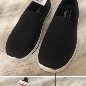 New Skechers size 10